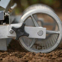 Six-Row Seeder, Second Edition -JOHNNY SEEDS Sales 06758 07 six row