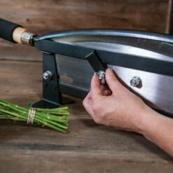 Front Page -JOHNNY SEEDS Sales 07623 02 stemcutter