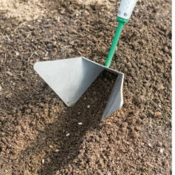 Row Pro™ 9 Row Pro™ -JOHNNY SEEDS Sales 08365 03 row pro